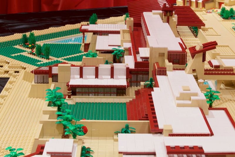 Illustration for article titled 180,000 pieces and 420 hours of work went into the Lego Taliesin West